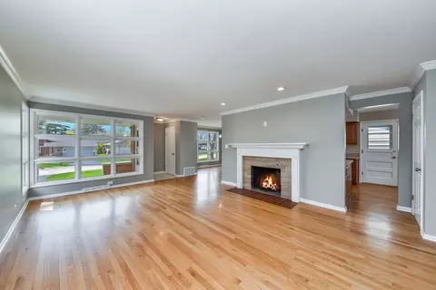 911 Eddy Ct, Wheaton, IL 60187 photo 2