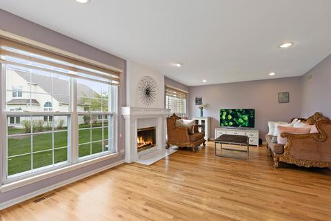 4589 Jade Ln, Hoffman Estates, IL 60192 photo 11