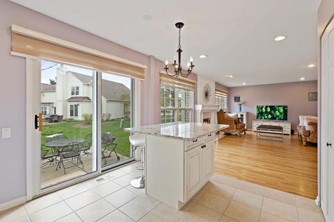 4589 Jade Ln, Hoffman Estates, IL 60192 photo 9