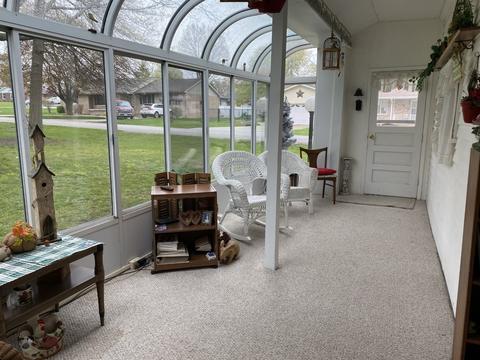 306 E Wayne St, Le Roy, IL 61752 photo 8