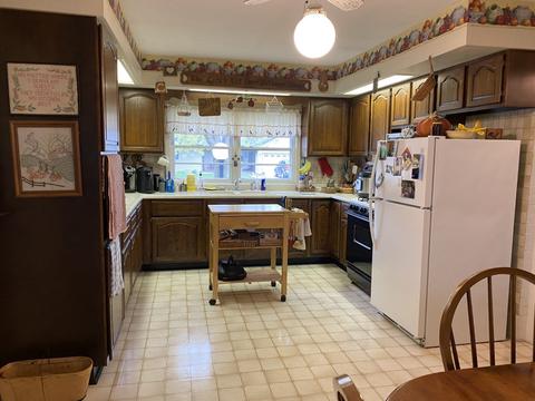 306 E Wayne St, Le Roy, IL 61752 photo 5