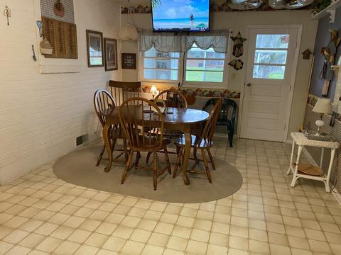 306 E Wayne St, Le Roy, IL 61752 photo 6
