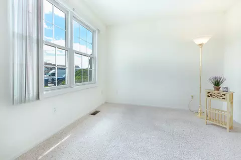 2510 Alpha Ct E, Dekalb, IL 60115 photo 15
