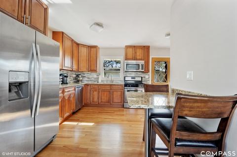 1035 Alfini Dr, Des Plaines, IL 60016 photo 6