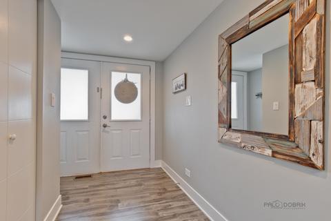 1007 Bentley Ln, Bartlett, IL 60103 photo 2