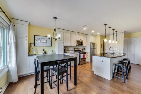1682 Islandview Ct, Hoffman Estates, IL 60169 photo 3