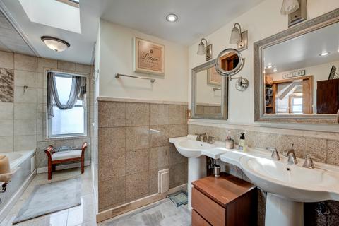 8121 S Champlain Ave, Chicago, IL 60619 photo 19