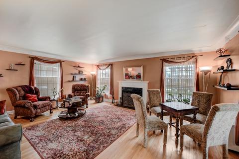 8121 S Champlain Ave, Chicago, IL 60619 photo 4