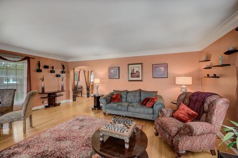 8121 S Champlain Ave, Chicago, IL 60619 photo 5