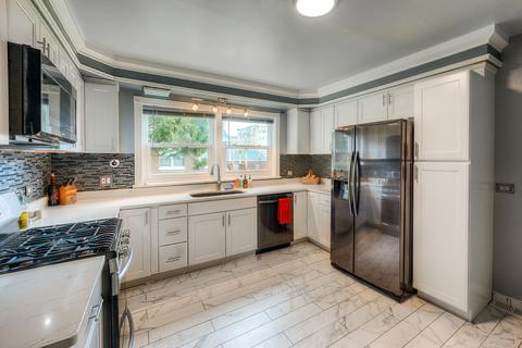8121 S Champlain Ave, Chicago, IL 60619 photo 9