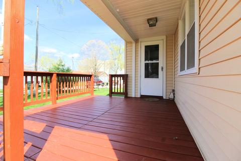 261 E Myrtle St, Herscher, IL 60941 photo 3
