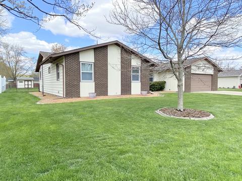 1449 Pine Ave, Rantoul, IL 61866 photo 2