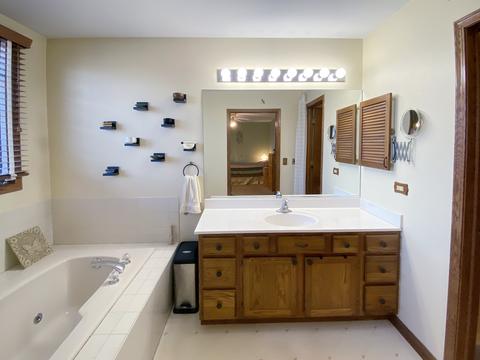 951 Ascot Dr, Elgin, IL 60123 photo 17