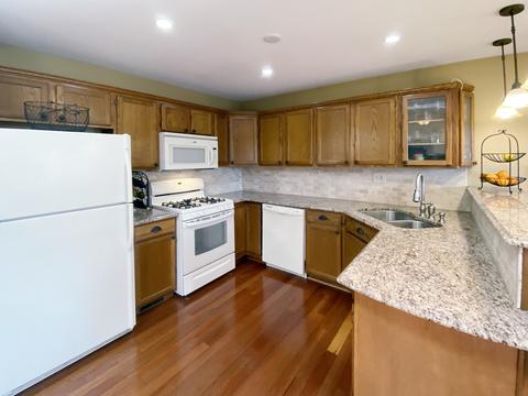 951 Ascot Dr, Elgin, IL 60123 photo 7
