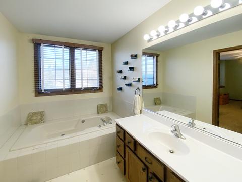 951 Ascot Dr, Elgin, IL 60123 photo 16