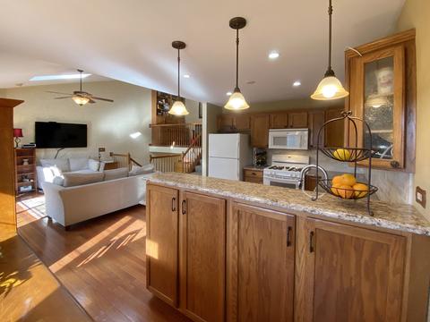951 Ascot Dr, Elgin, IL 60123 photo 10