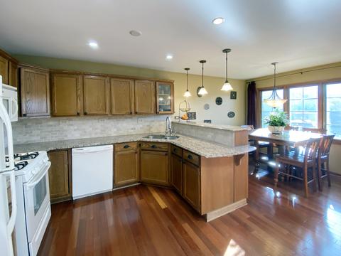 951 Ascot Dr, Elgin, IL 60123 photo 8