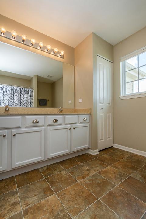 219 Dawn Ct, Elgin, IL 60124 photo 23