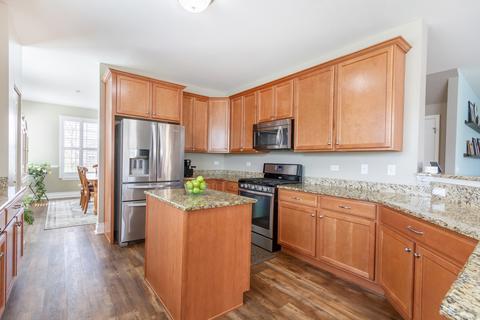 219 Dawn Ct, Elgin, IL 60124 photo 7