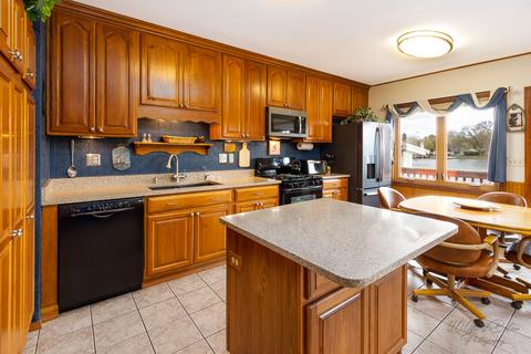 1616 N Riverside Dr, Mchenry, IL 60050 photo 10