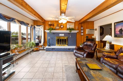 1616 N Riverside Dr, Mchenry, IL 60050 photo 5
