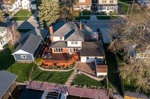 1616 N Riverside Dr, Mchenry, IL 60050 photo 1