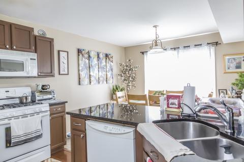 1353 Spaulding Rd, Bartlett, IL 60103 photo 2