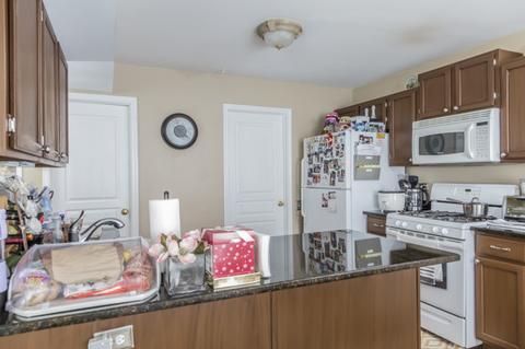 1353 Spaulding Rd, Bartlett, IL 60103 photo 3