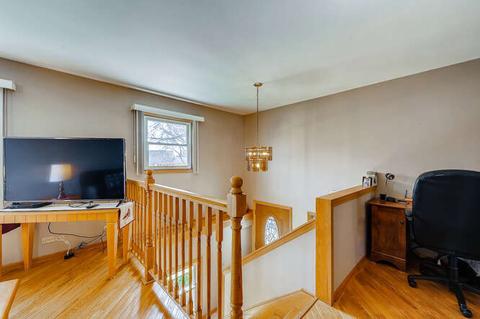 2210 Savannah Rd, Elgin, IL 60123 photo 4
