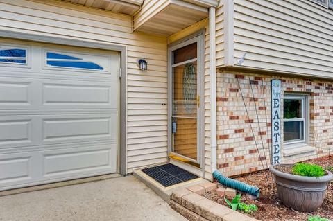 2210 Savannah Rd, Elgin, IL 60123 photo 3