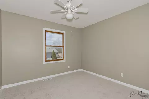 307 Augusta Dr, Mchenry, IL 60050 photo 11