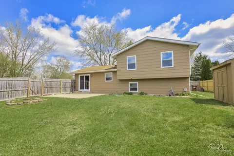 307 Augusta Dr, Mchenry, IL 60050 photo 22
