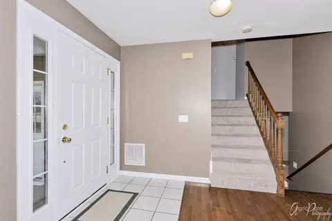 307 Augusta Dr, Mchenry, IL 60050 photo 2