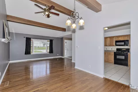 307 Augusta Dr, Mchenry, IL 60050 photo 8