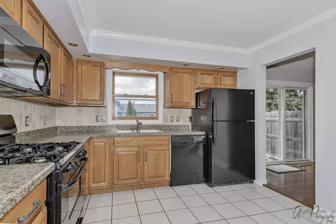 307 Augusta Dr, Mchenry, IL 60050 photo 10