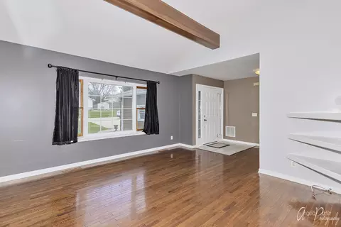 307 Augusta Dr, Mchenry, IL 60050 photo 4