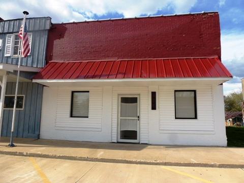 476 Maple St, Weldon, IL 61882 photo 1
