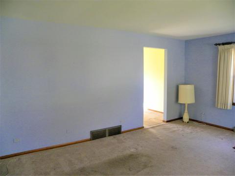 145 Howard Ave, East Dundee, IL 60118 photo 6