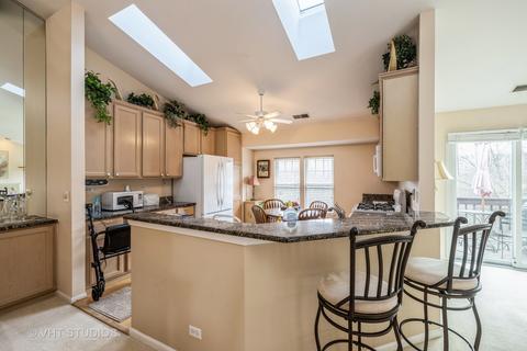 6535 Snug Harbor Dr, Willowbrook, IL 60527 photo 3