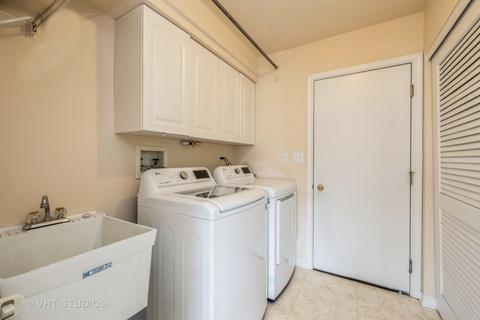 6535 Snug Harbor Dr, Willowbrook, IL 60527 photo 17