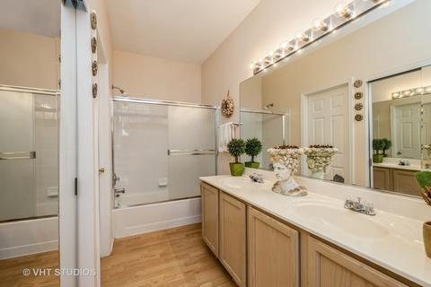 6535 Snug Harbor Dr, Willowbrook, IL 60527 photo 16