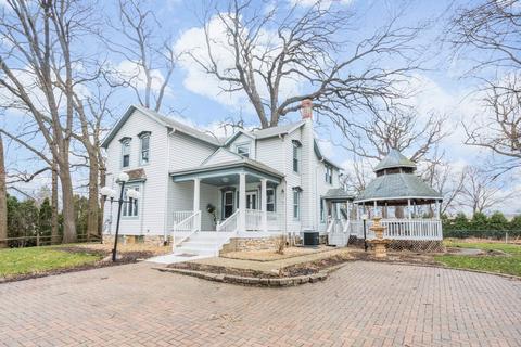 110 W Oneida Ave, Bartlett, IL 60103 photo 2