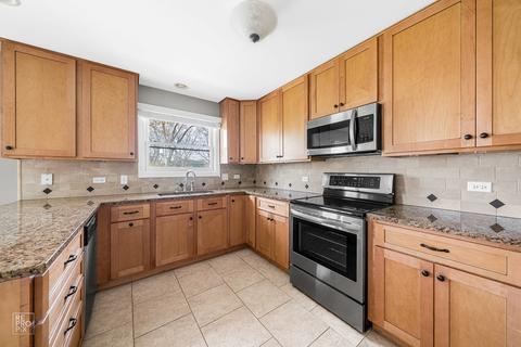 444 Pinecroft Dr, Roselle, IL 60172 photo 2
