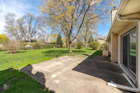 444 Pinecroft Dr, Roselle, IL 60172 photo 14