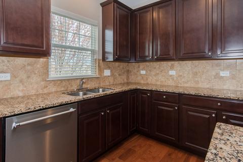 216 N Commerce St, Aurora, IL 60504 photo 15