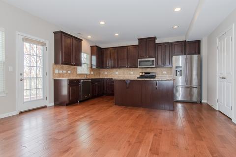 216 N Commerce St, Aurora, IL 60504 photo 13