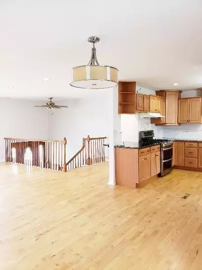 1305 Campbell Ln, Hoffman Estates, IL 60169 photo 7