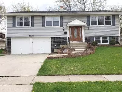1305 Campbell Ln, Hoffman Estates, IL 60169 photo 1