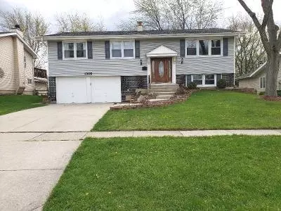 1305 Campbell Ln, Hoffman Estates, IL 60169 photo 2