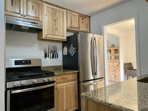 407 S Warrington Rd, Des Plaines, IL 60016 photo 8